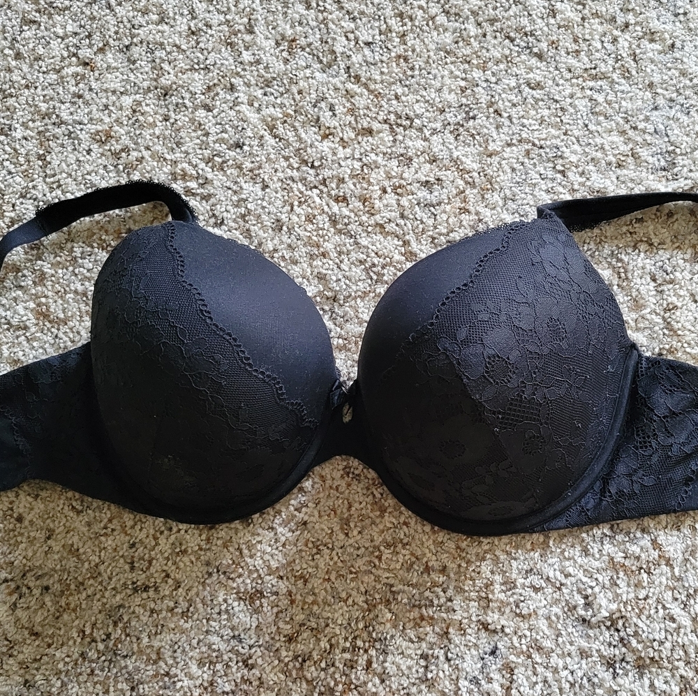 Victoria's Secret 40DD black lace bra
